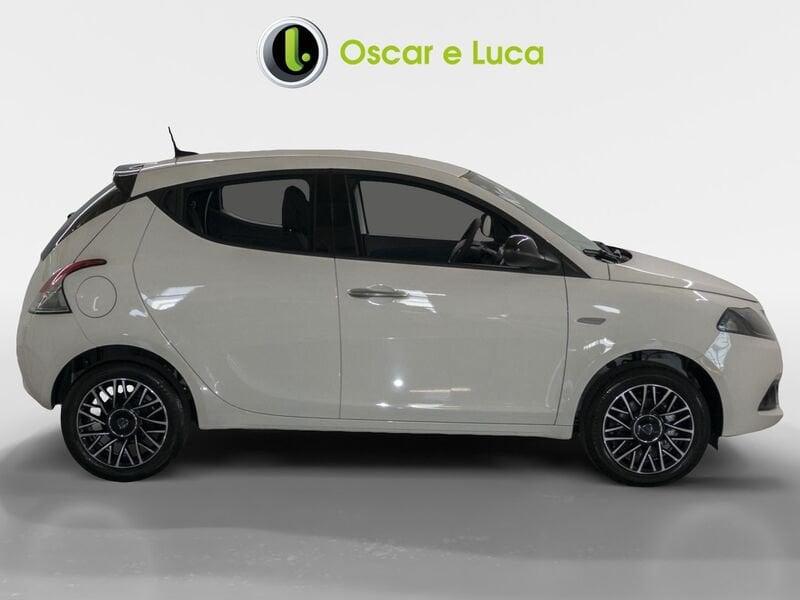 Lancia Ypsilon 1.0 Hybrid 70cv platino