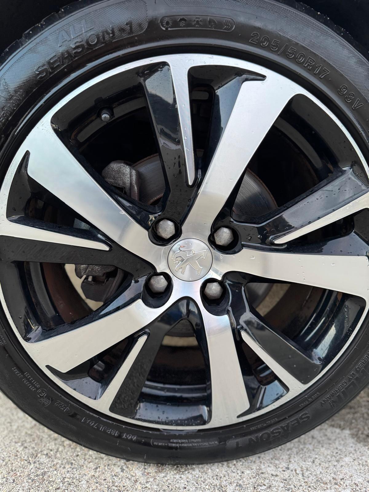 Peugeot 2008 BlueHDi 100 S&S Allure