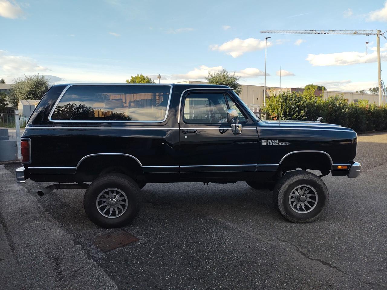 Dodge RAM charger 5900 v8