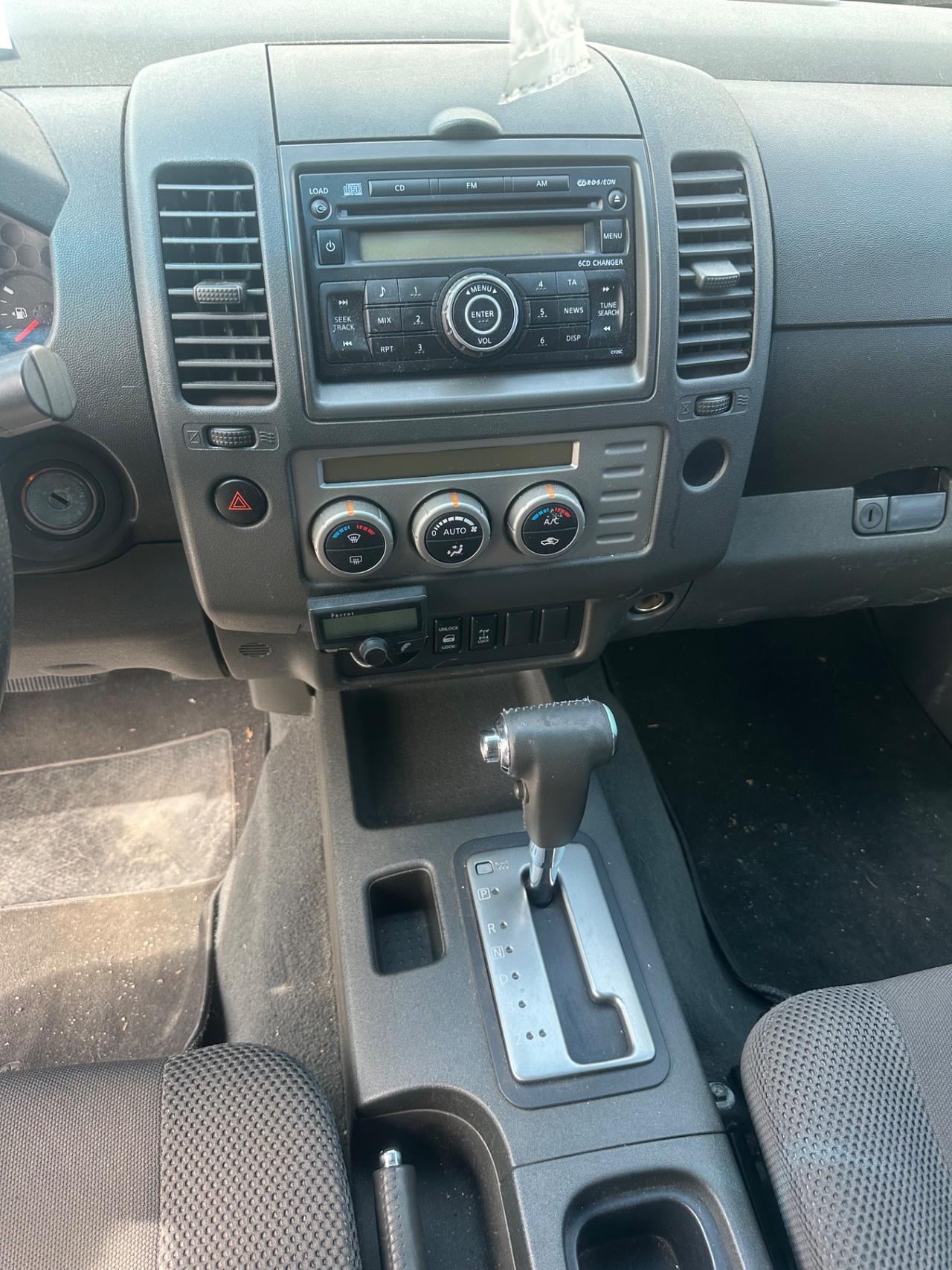 Nissan Navara 2.5 dCi 4 porte Double Cab LE