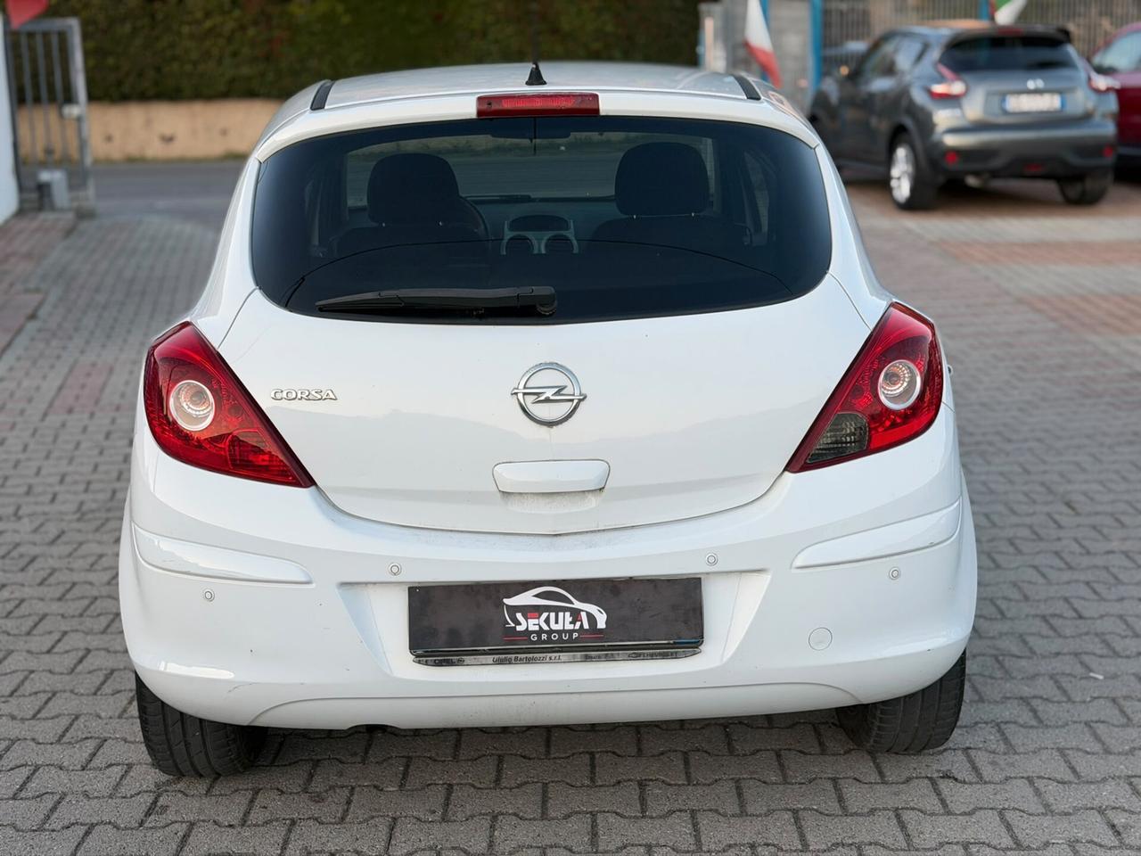Opel Corsa 1.2 3 porte b-color