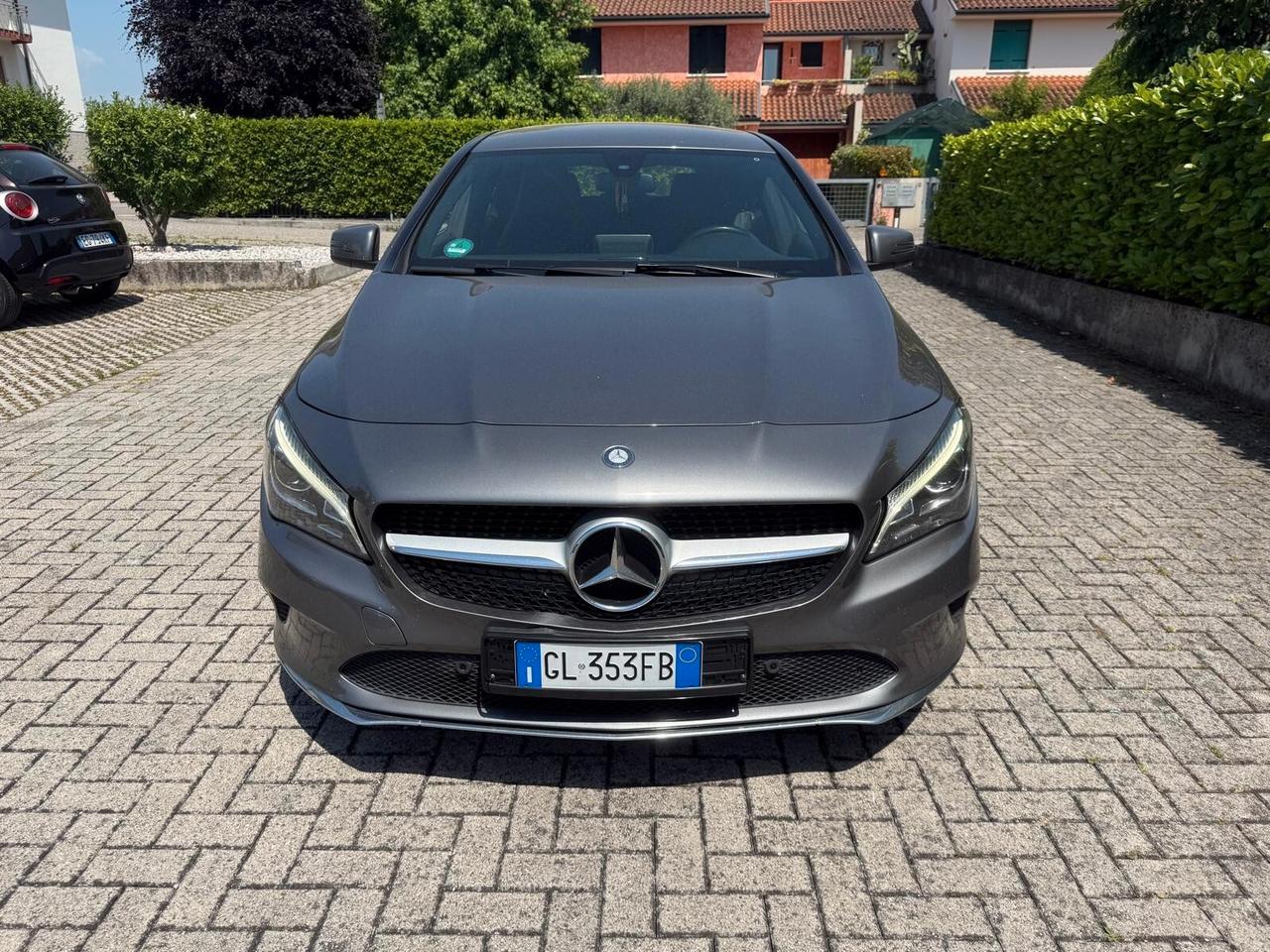 Mercedes-benz CLA 180 d Premium