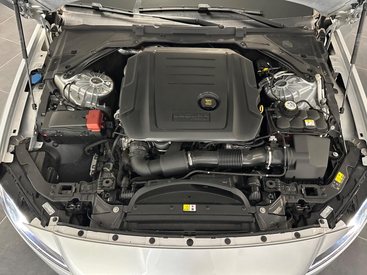 JAGUAR XF 2.0D AWD AUTOMATICA 240CV R-SPORT