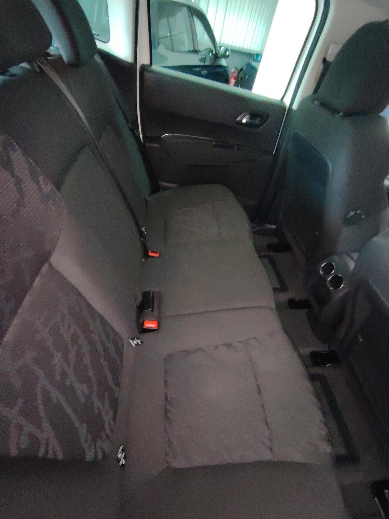 Peugeot 3008 1.6 e-HDi 115CV cambio robotizzato Stop&Start Style