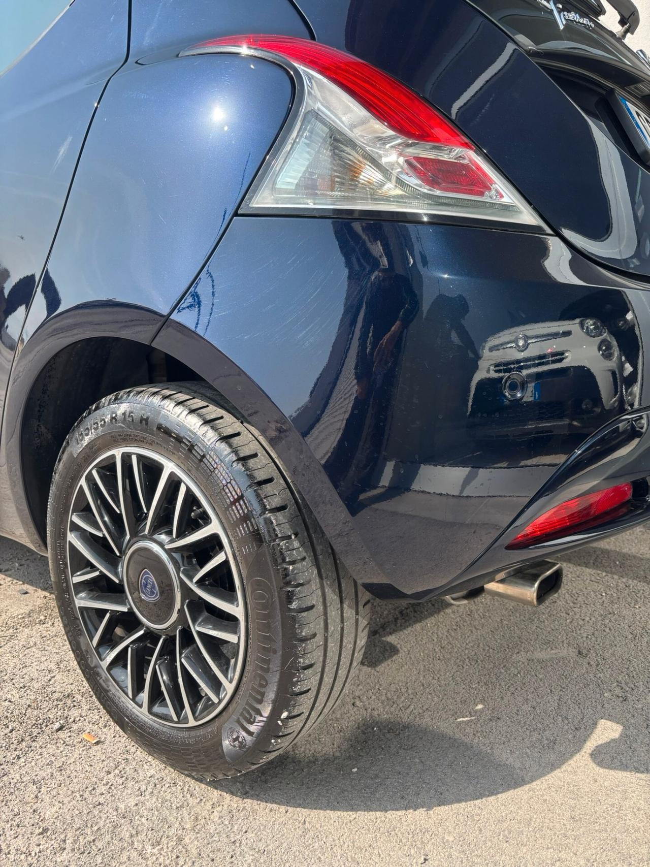 Lancia Ypsilon 1.2 69 CV 5 porte S&S Gold