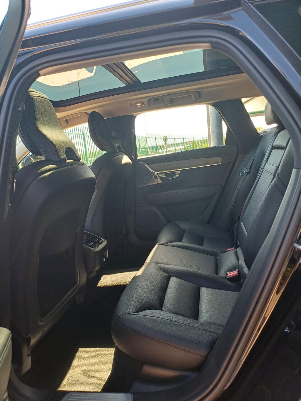 Volvo V90 Cross Country B4 (d) AWD Geartronic Business Pro