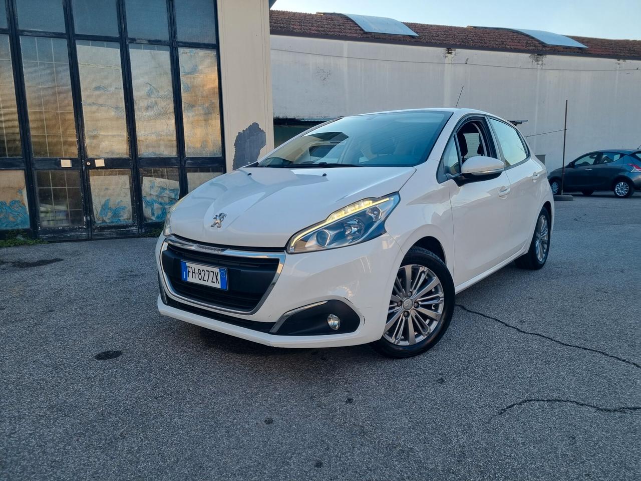 Peugeot 208 PureTech 82 5 porte Allure