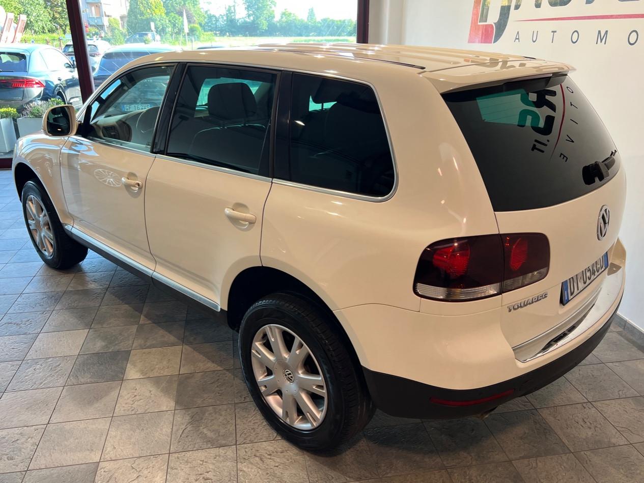 Volkswagen Touareg 2.5 tdi R5 Executive dpf FL