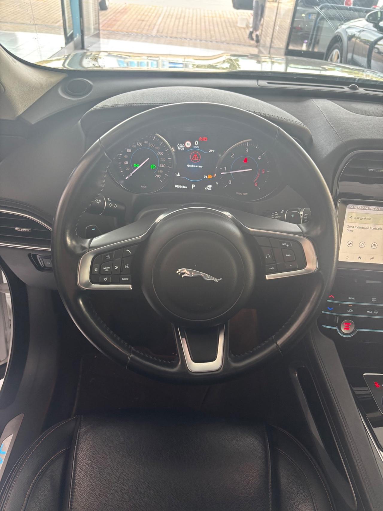 Jaguar F-Pace 2.0 D 180 CV AWD aut. Chequered Flag