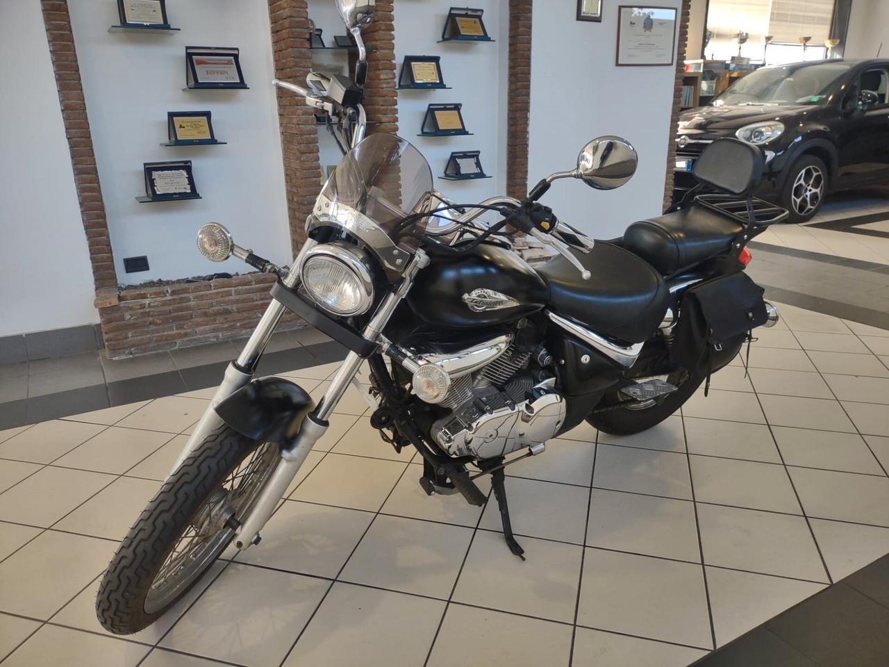 Suzuki VL 250 Intruder de luxe ISCRIVIBILE ASI