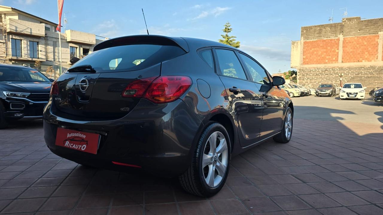 Opel Astra 1.4 100CV 5 porte Cosmo