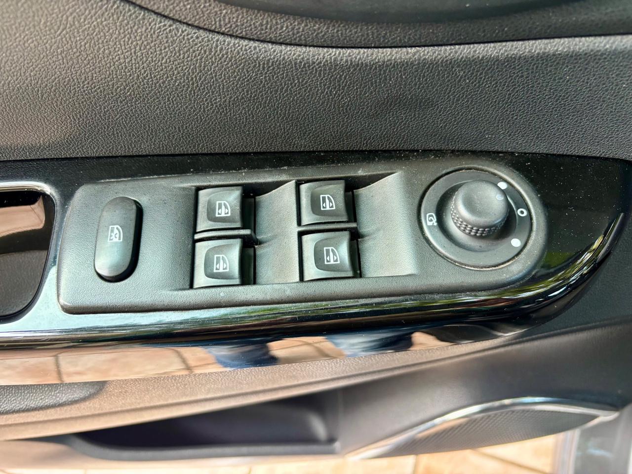 RENAULT Captur dCi 8V 90 CV EDC Initiale Paris
