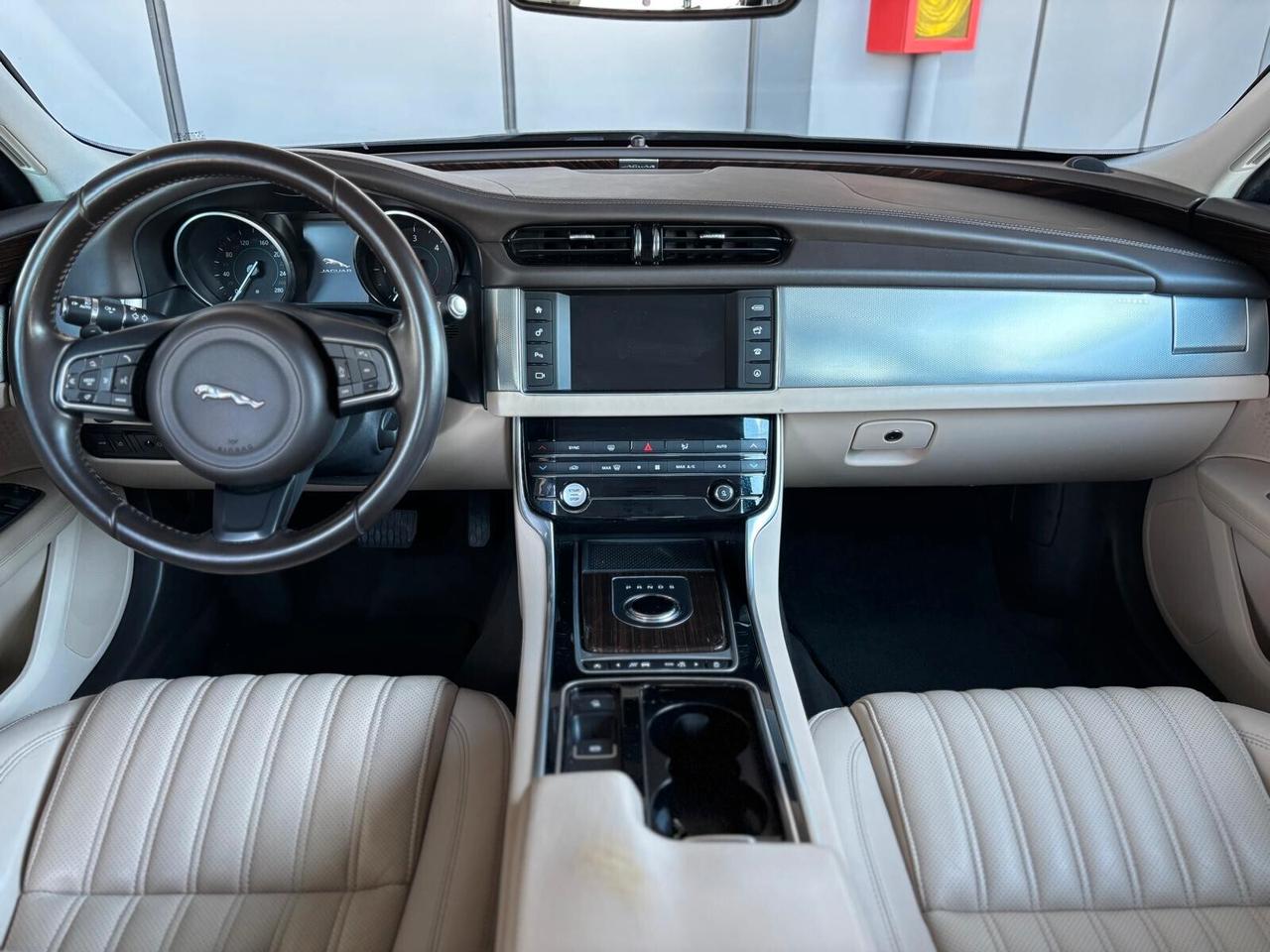 Jaguar XF 2.0 D 180 CV AWD aut. Prestige