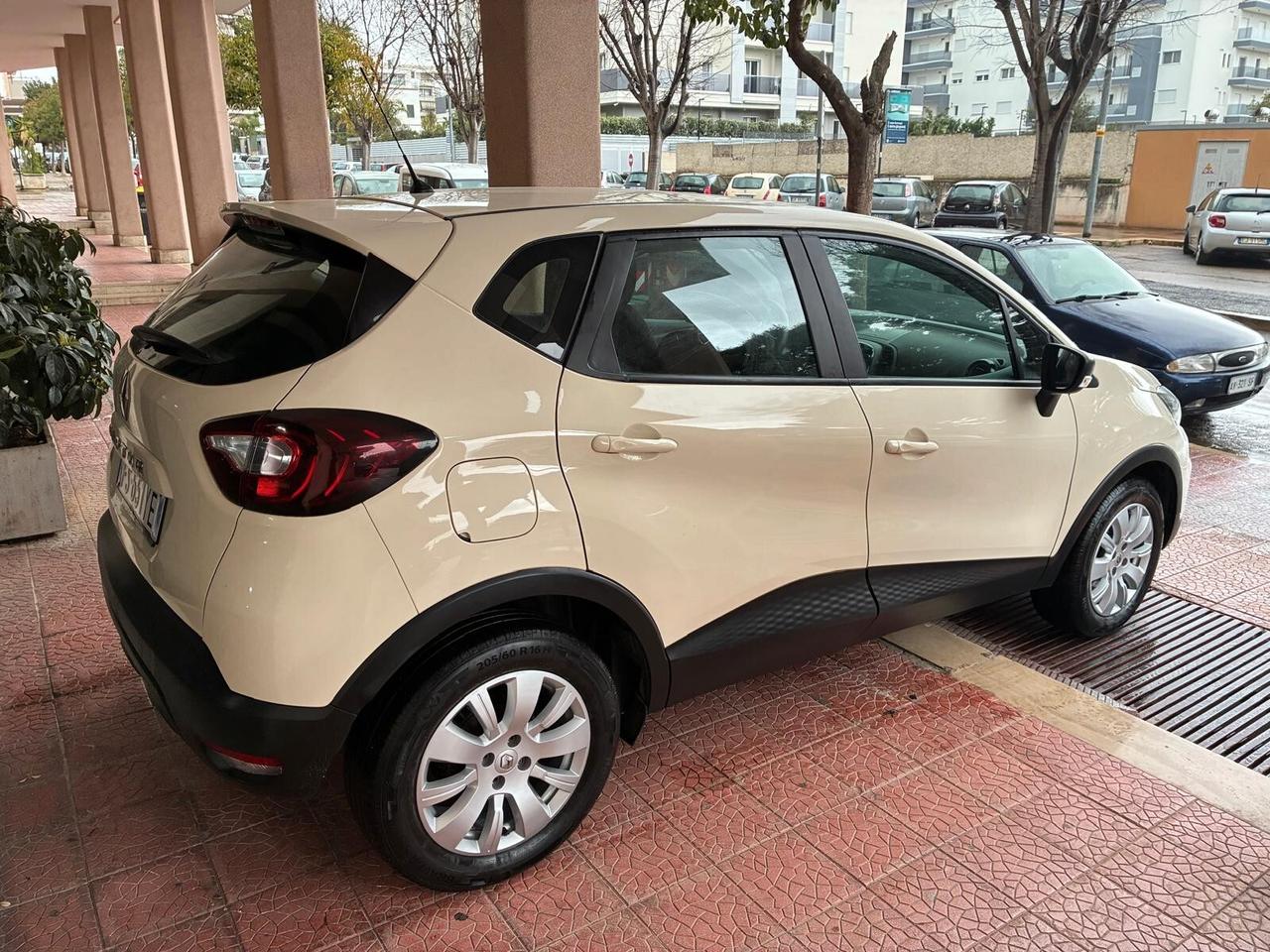 Renault Captur 1.5dCi90CV navi retro perfetta-18