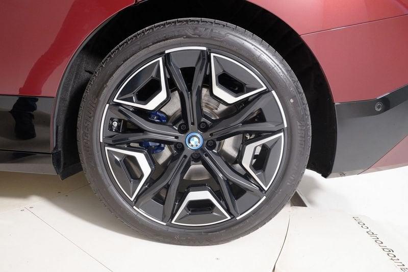 BMW iX xdrive50 pacchetto sportivo