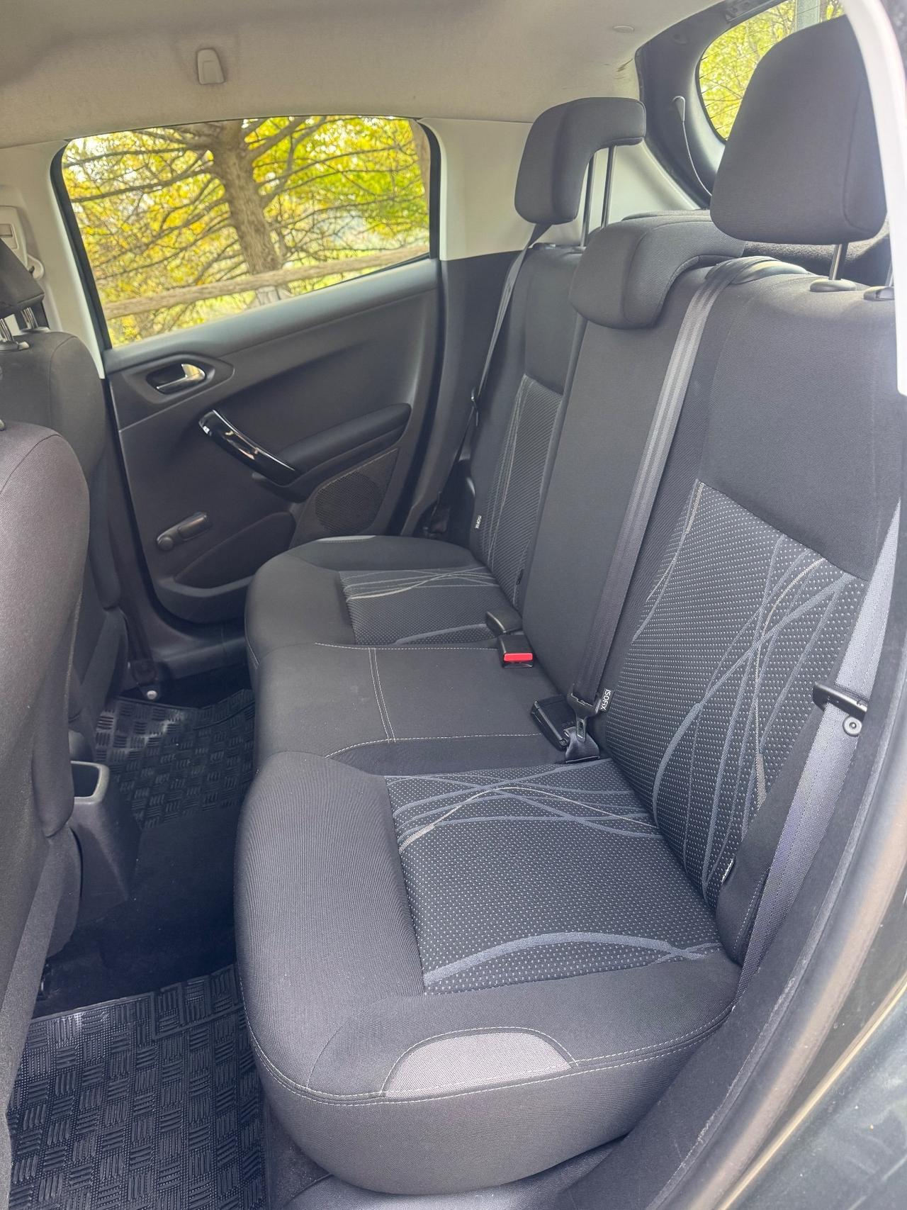 Peugeot 208 1.4 HDi 68Cv 2015