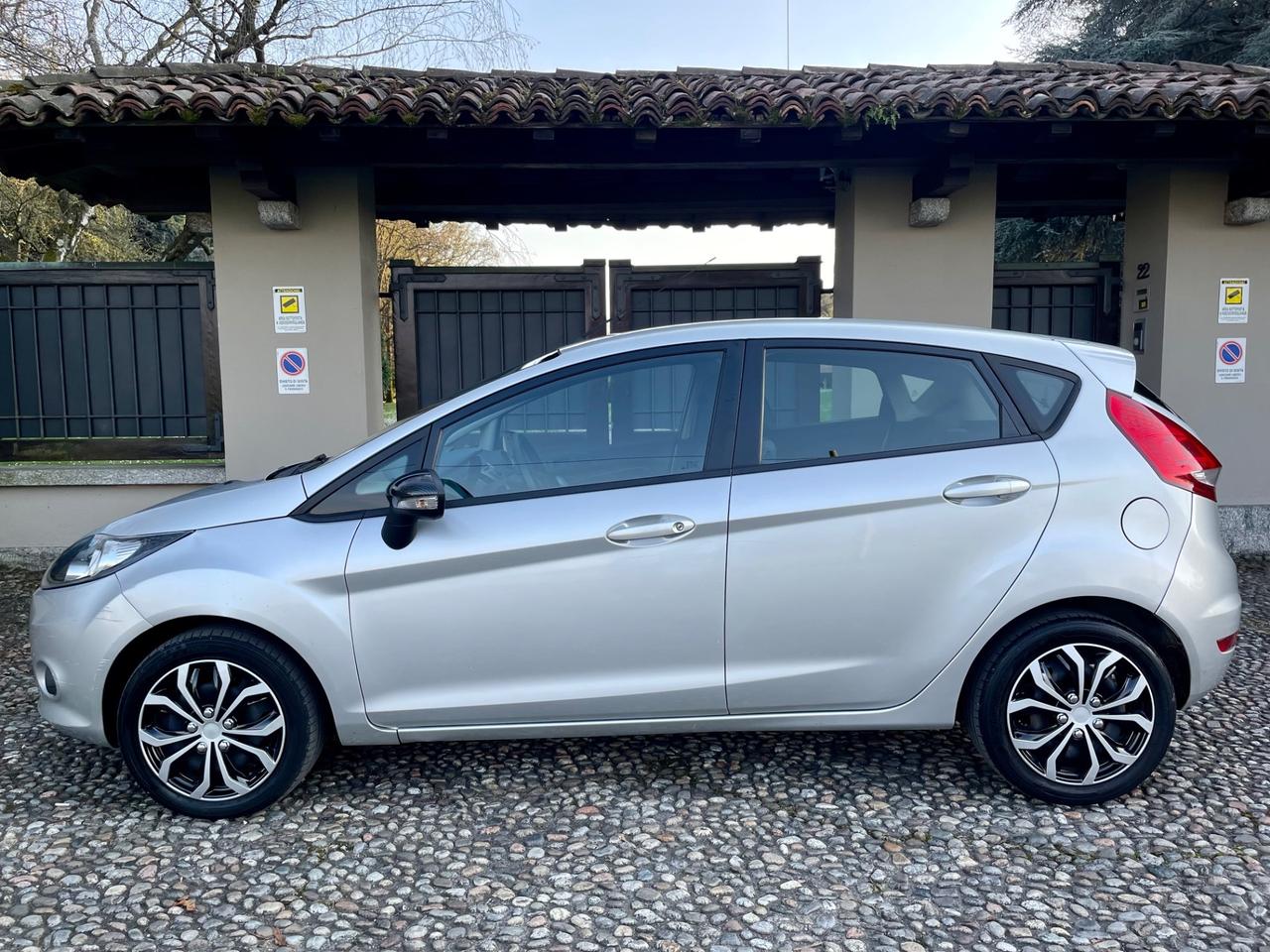 Ford Fiesta 1.2 5 porte Titanium *NEOPATENTATI*