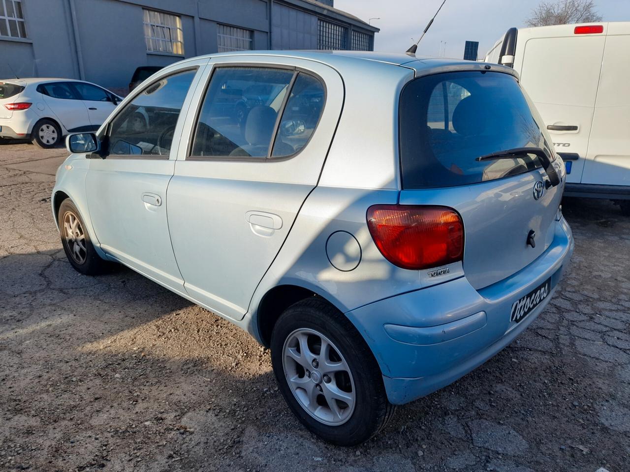 Toyota Yaris 1.0i 16V cat 5 porte Sol