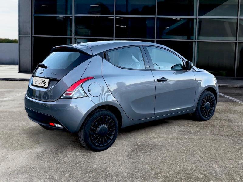 Lancia Ypsilon 5 Porte 1.0 hybrid Gold s&s 70cv ADATTA NEOPATENTATI