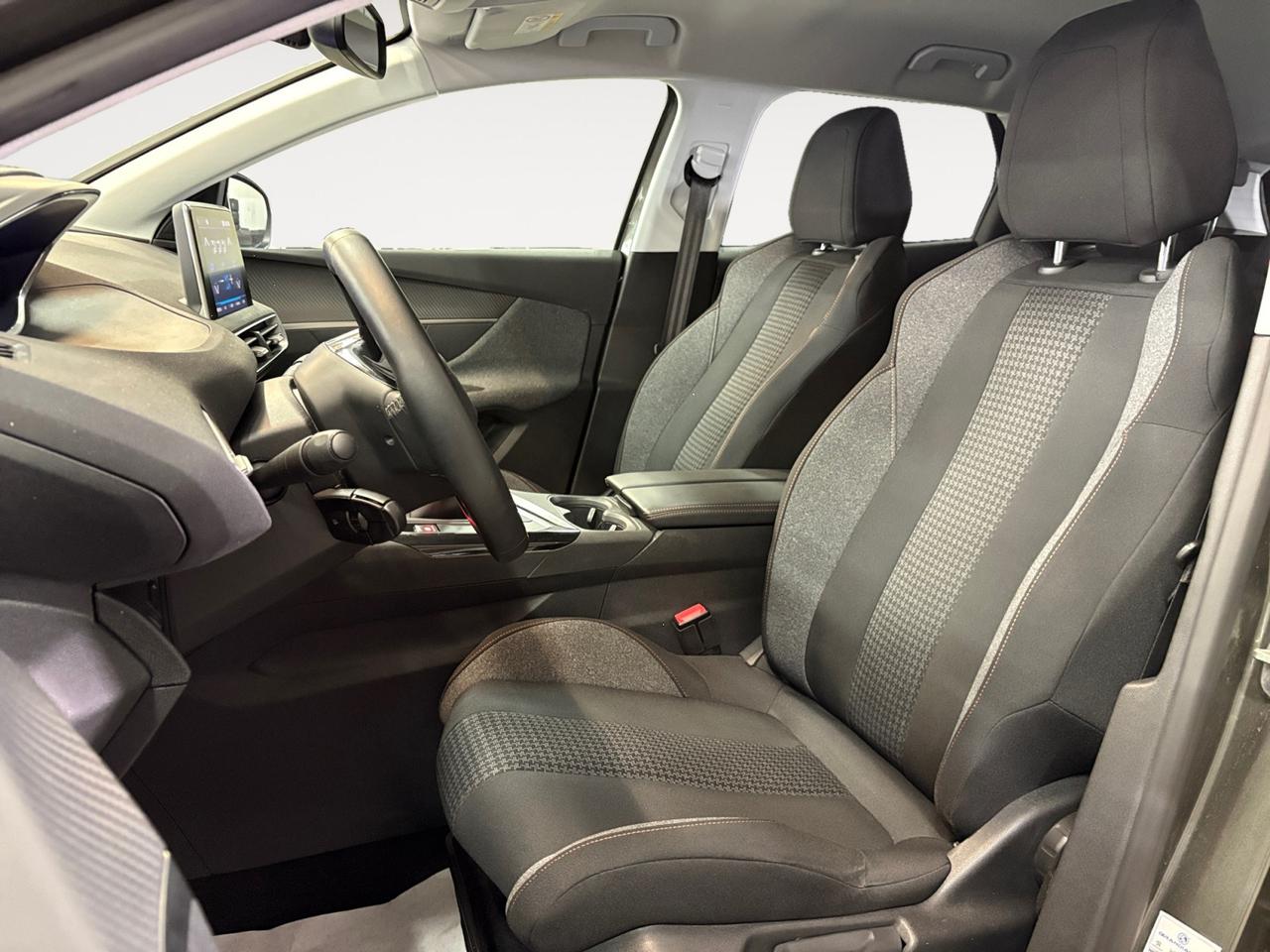 PEUGEOT 3008 1.5 bluehdi Active s&s 130cv