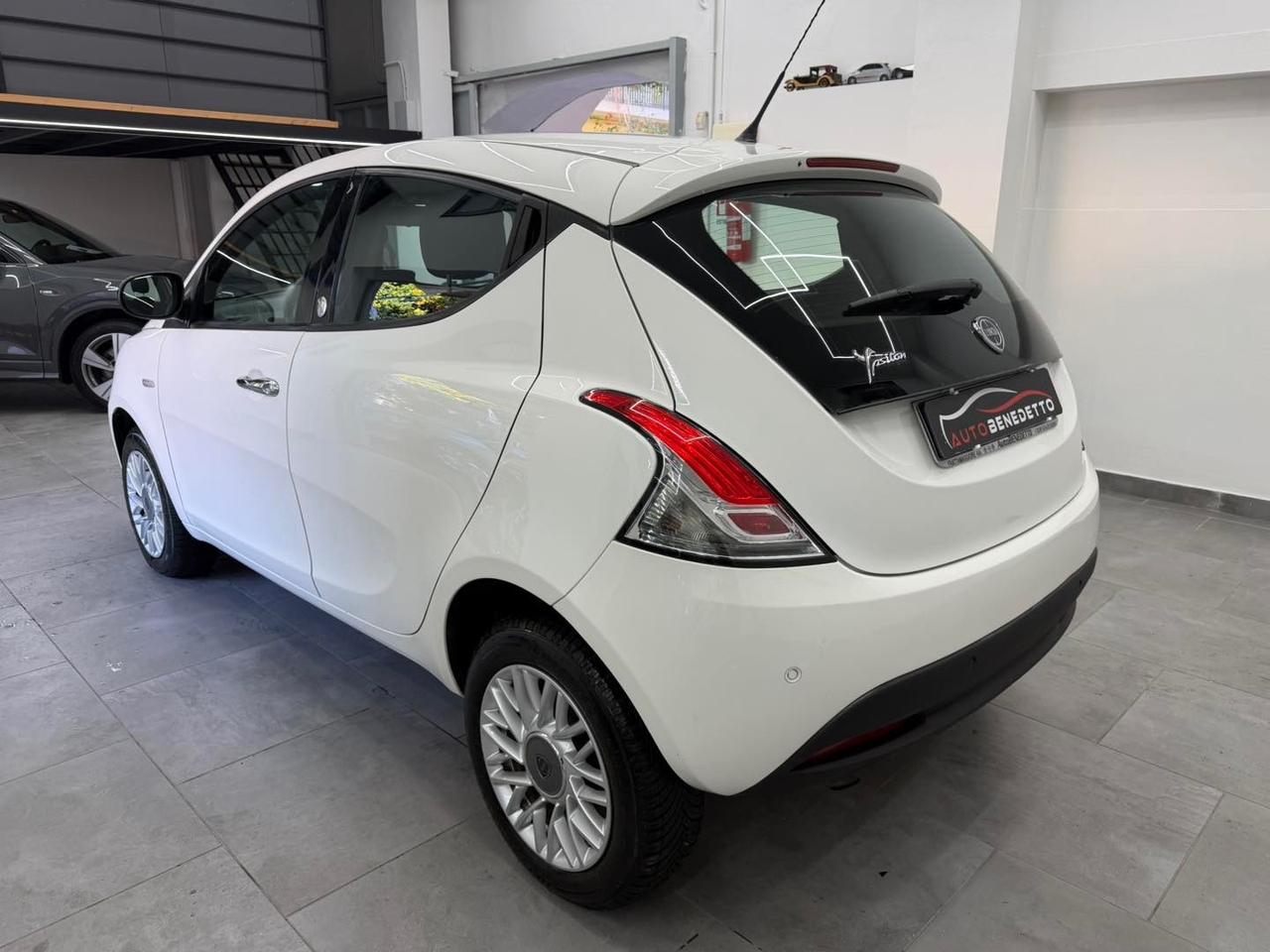 Lancia Ypsilon 0.9 TwinAir 85 CV Ecochic Gold 2015