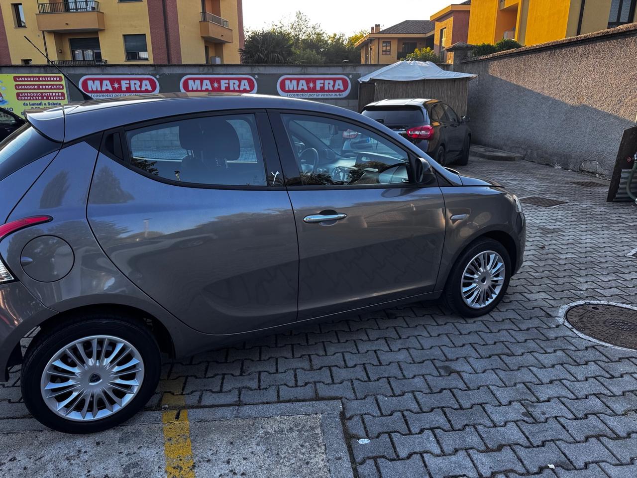 Lancia Ypsilon 1.2 69 CV 5 porte Platinum neopatentati