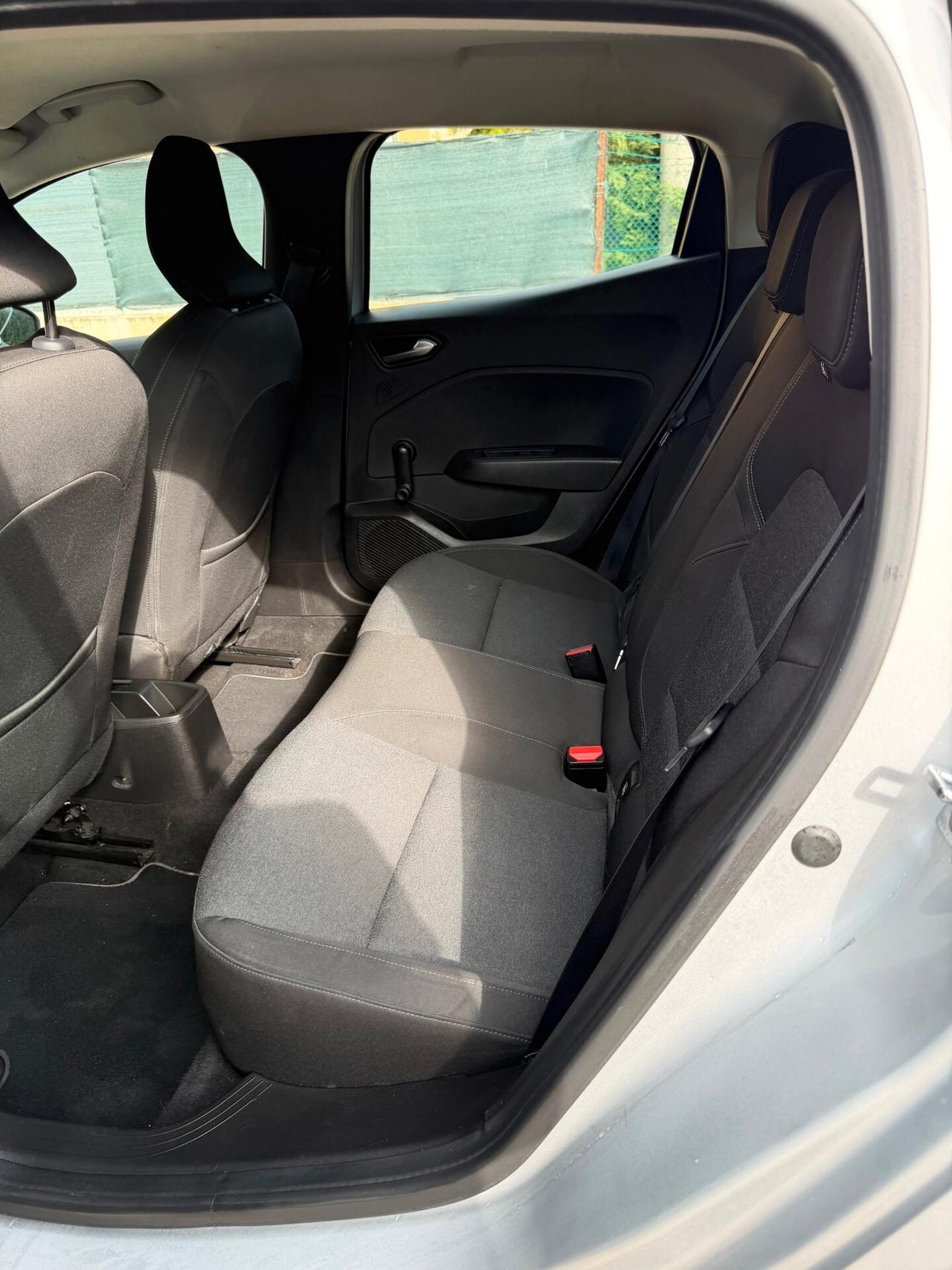 Renault Clio 1.0 tce - NEOP. - NAV. - 12 MESI DI GARANZIA -