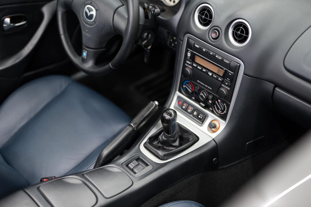 Mazda MX-5 1.8i 16V SILVER BLUES