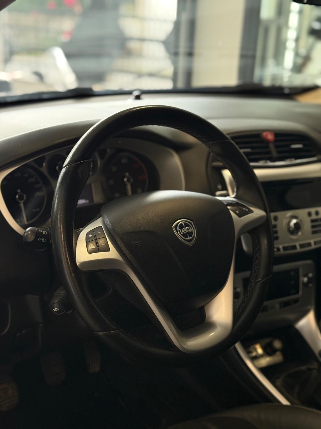 Lancia Delta 1.6 MJT DPF Oro