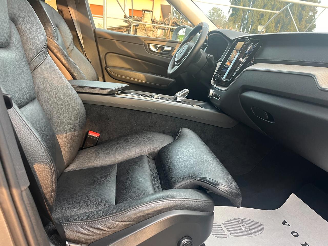 Volvo XC 60 XC60 B4 (d) AWD Geartronic Momentum Pro