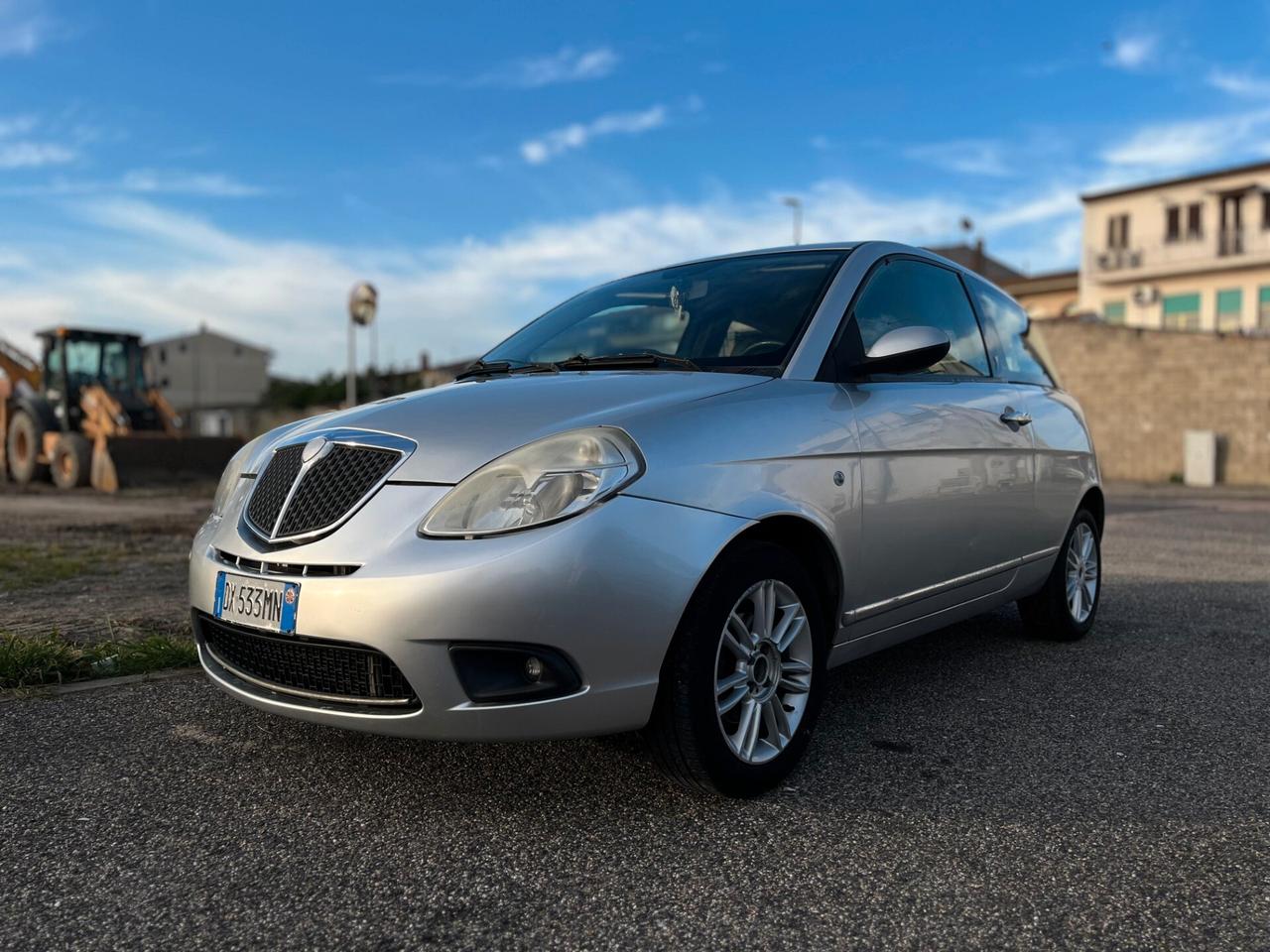 Lancia Ypsilon 1.3 MJT 75 CV Argento