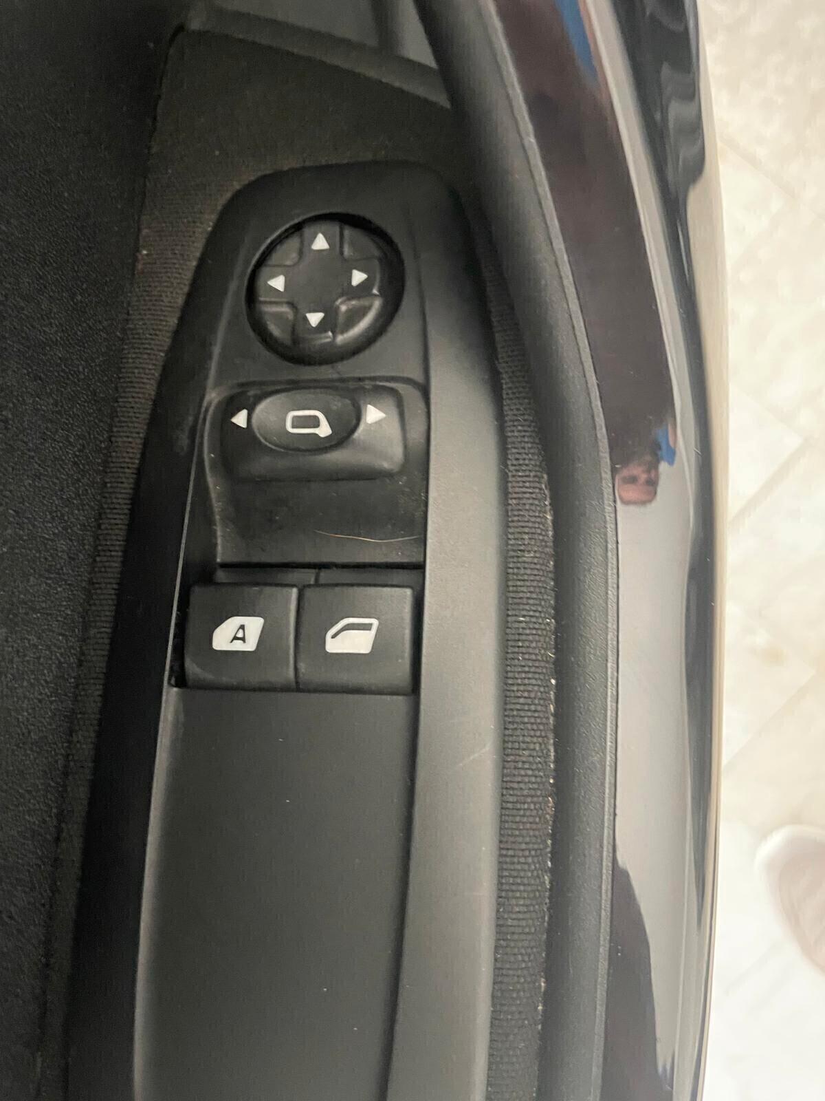 PEUGEOT 208 BlueHDI 75 CV 5 PORTE ALLURE