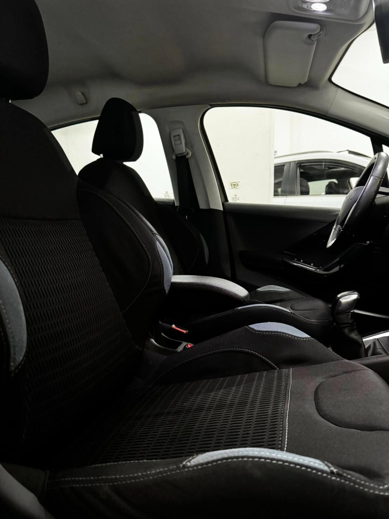 Peugeot 208 1.4 HDi 68 CV 5 porte Allure