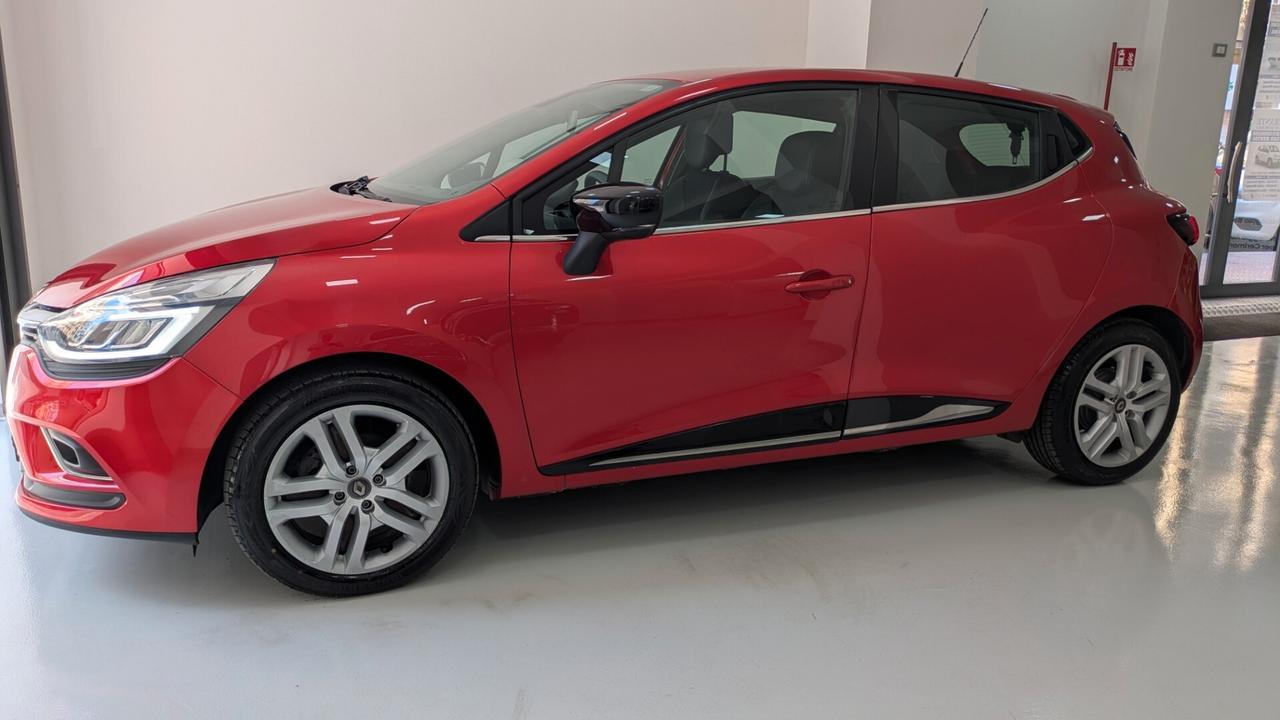 Renault Clio TCe 12V 90 CV 5 porte Moschino Life