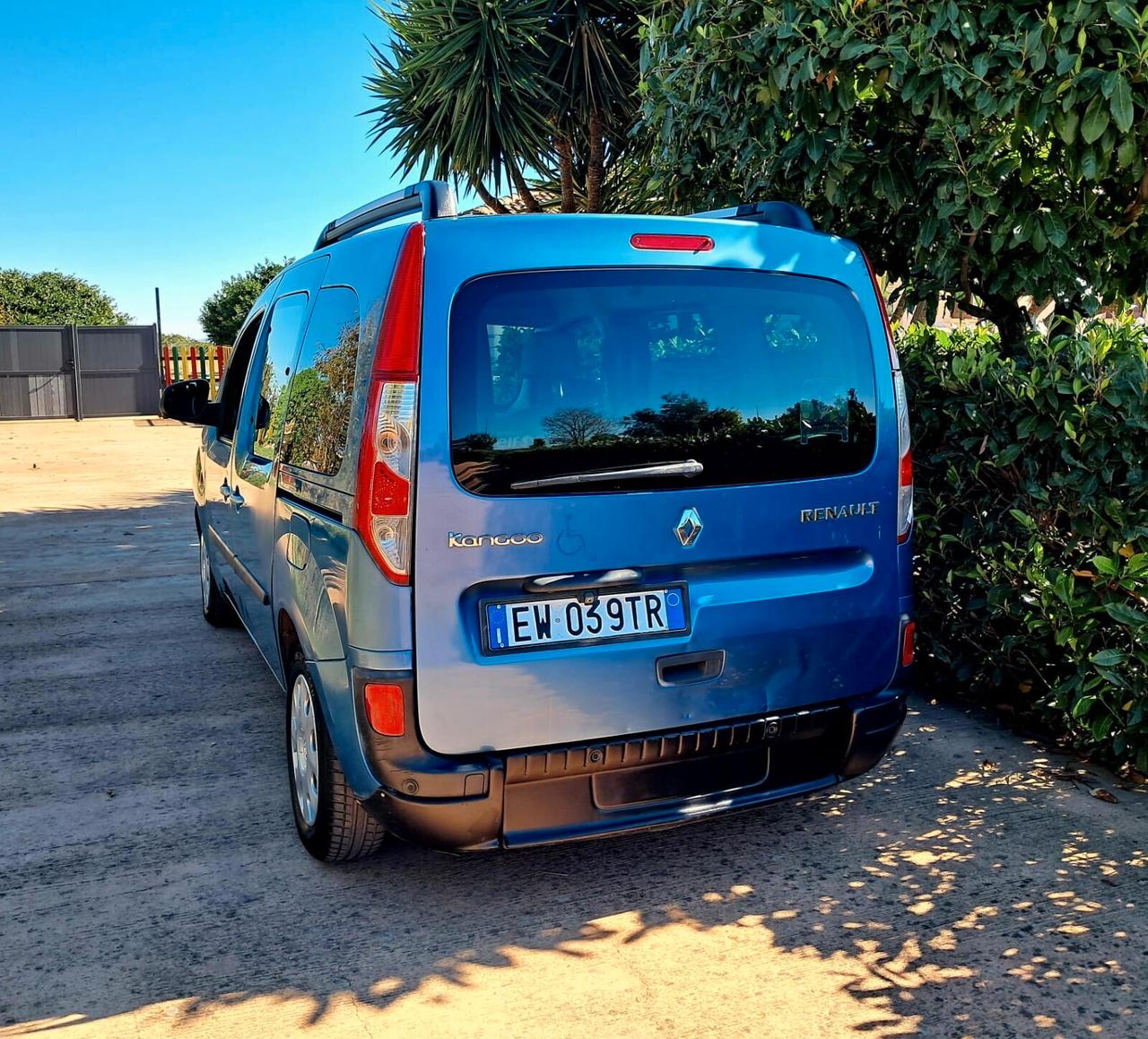 Renault Kangoo TRASPORTO DISABILI PIANALE RIBASSATO