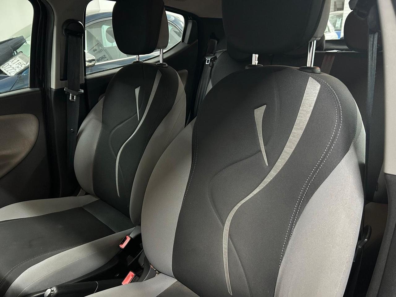 Lancia Ypsilon 1.2 69 CV 5 porte Gold
