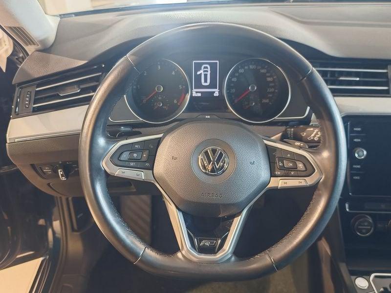 Volkswagen Passat Passat Variant 1.6 TDI SCR DSG R-Line
