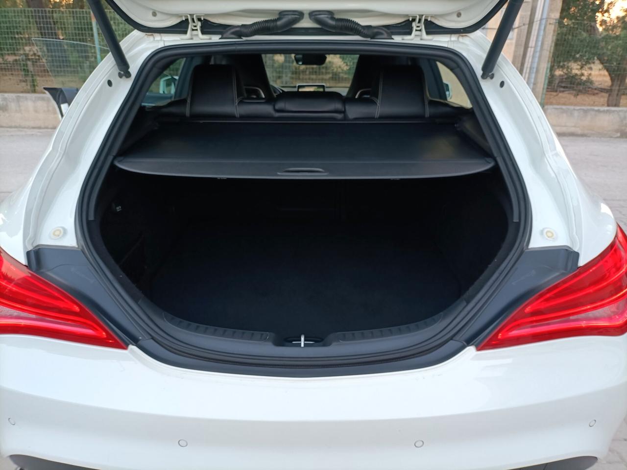 Mercedes-benz CLA 220d Automatic Premium Dark Night