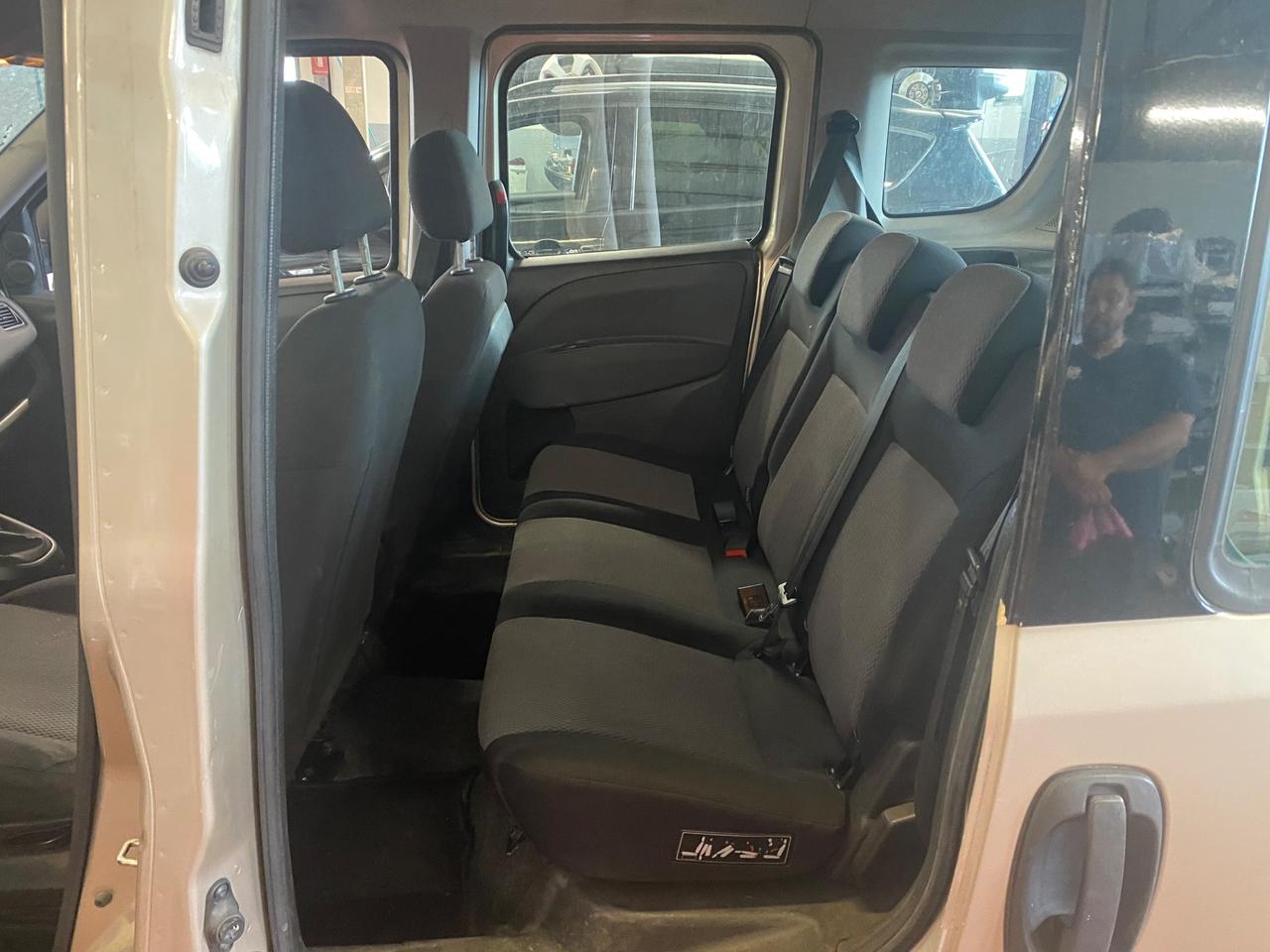 Fiat doblo 5 posti autocarro iva esposta