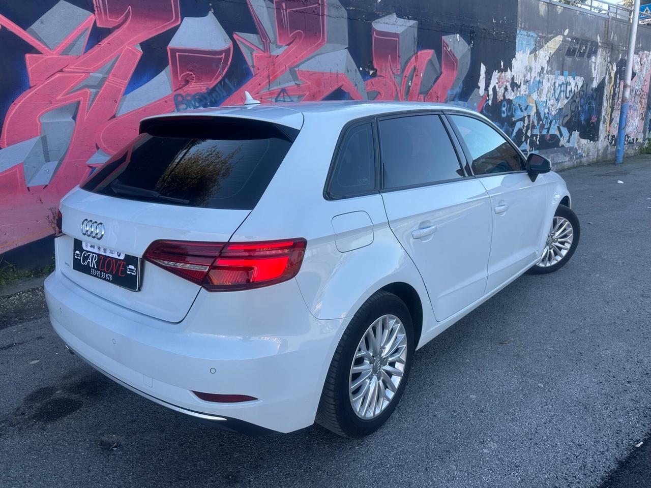 Audi A3 SPB 1.6 TDI/NAVI/LED/SENSORI