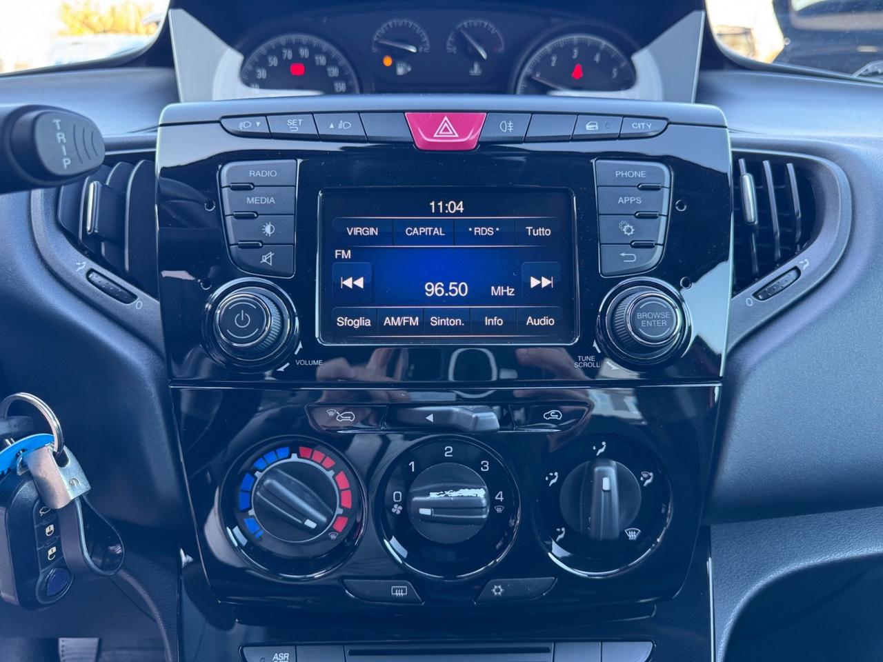 Lancia Ypsilon 1.2 69 CV 5 porte Platinum NEOPATENTATI