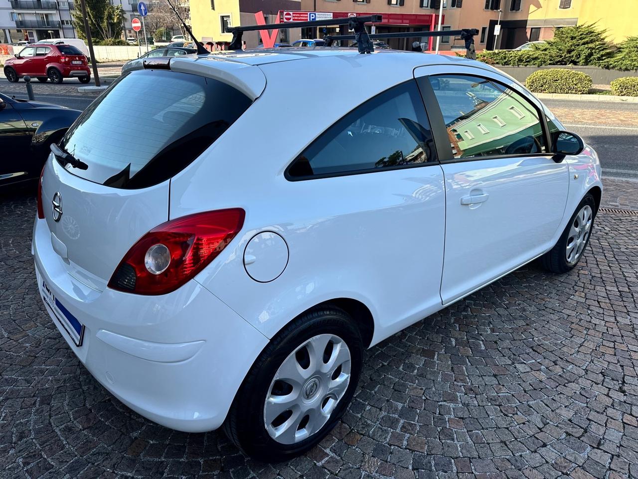 Opel Corsa 1.2Bz 86Cv - Uniproprietario