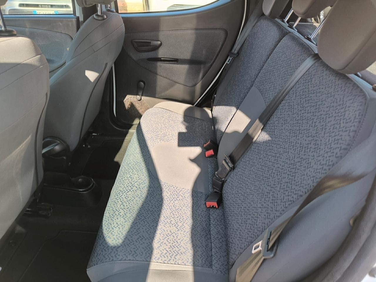 Lancia Ypsilon 1.0 FireFly 5 porte S&S Hybrid Ecochic Silver