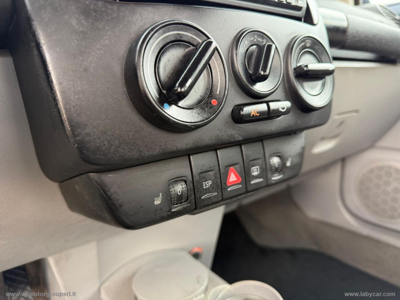 VOLKSWAGEN New Beetle 1.6