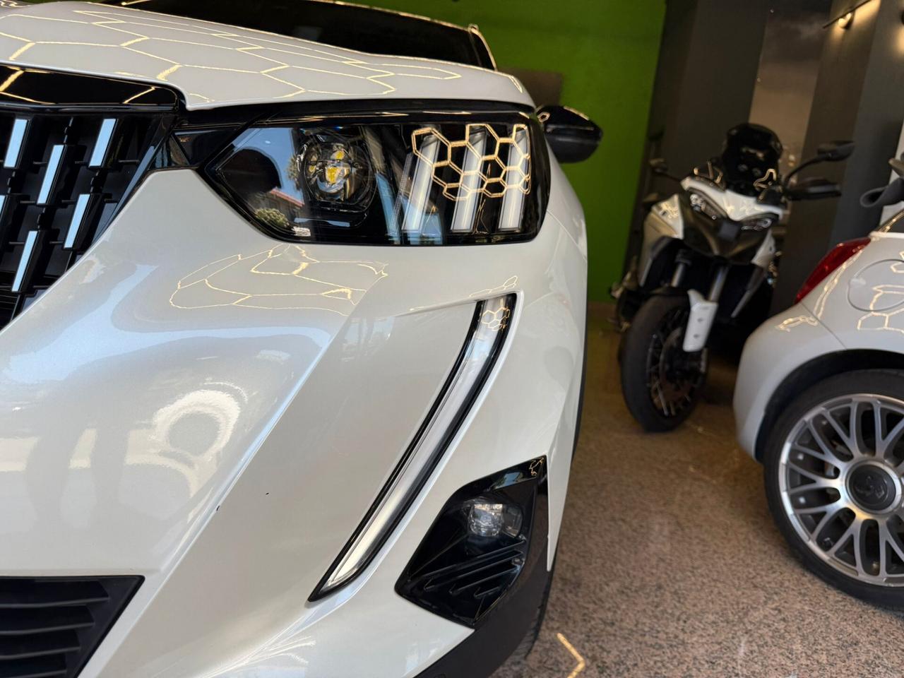 Peugeot 2008 PureTech 155 S&S EAT8 GT