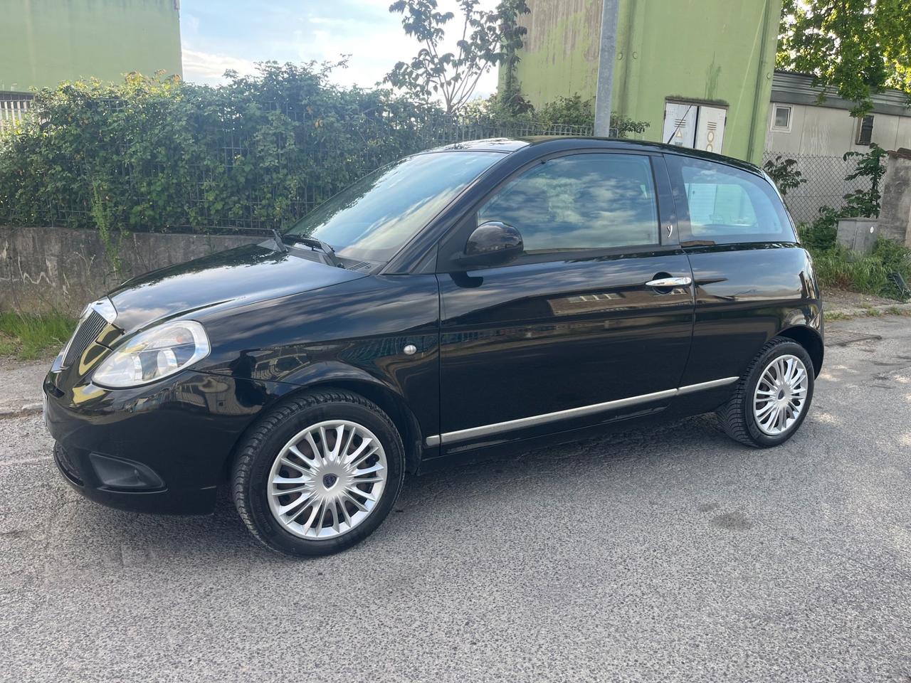 Lancia Ypsilon 1.2 69 CV Platinum 200.000 KM