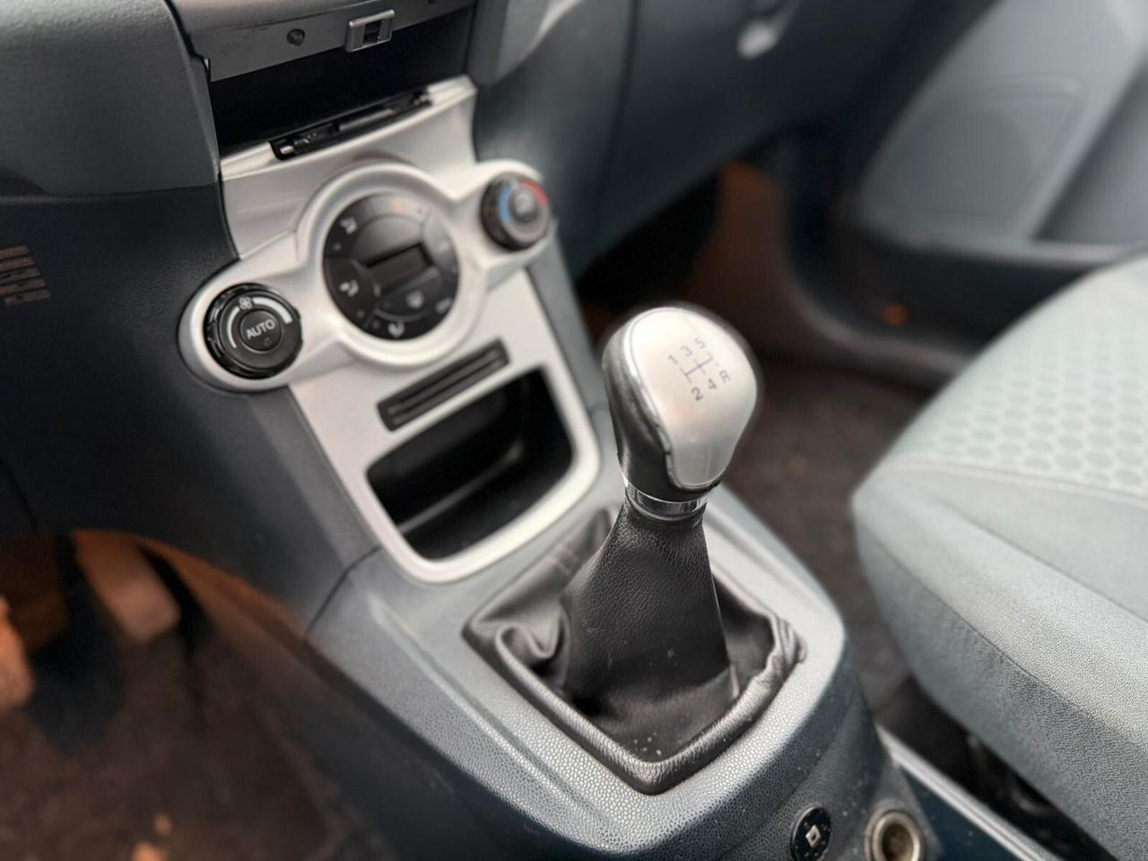 Ford Fiesta 1.4 5 porte GPL Titanium