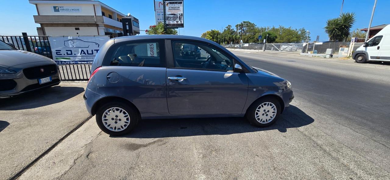 Lancia Ypsilon 1.2 16V Platino
