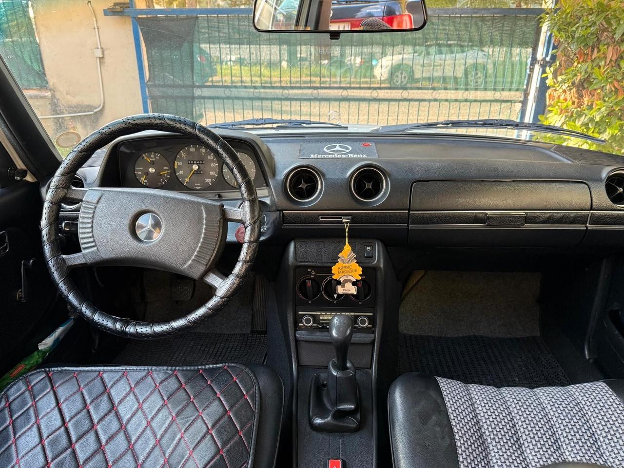 Mercedes-benz 200 BERLINA