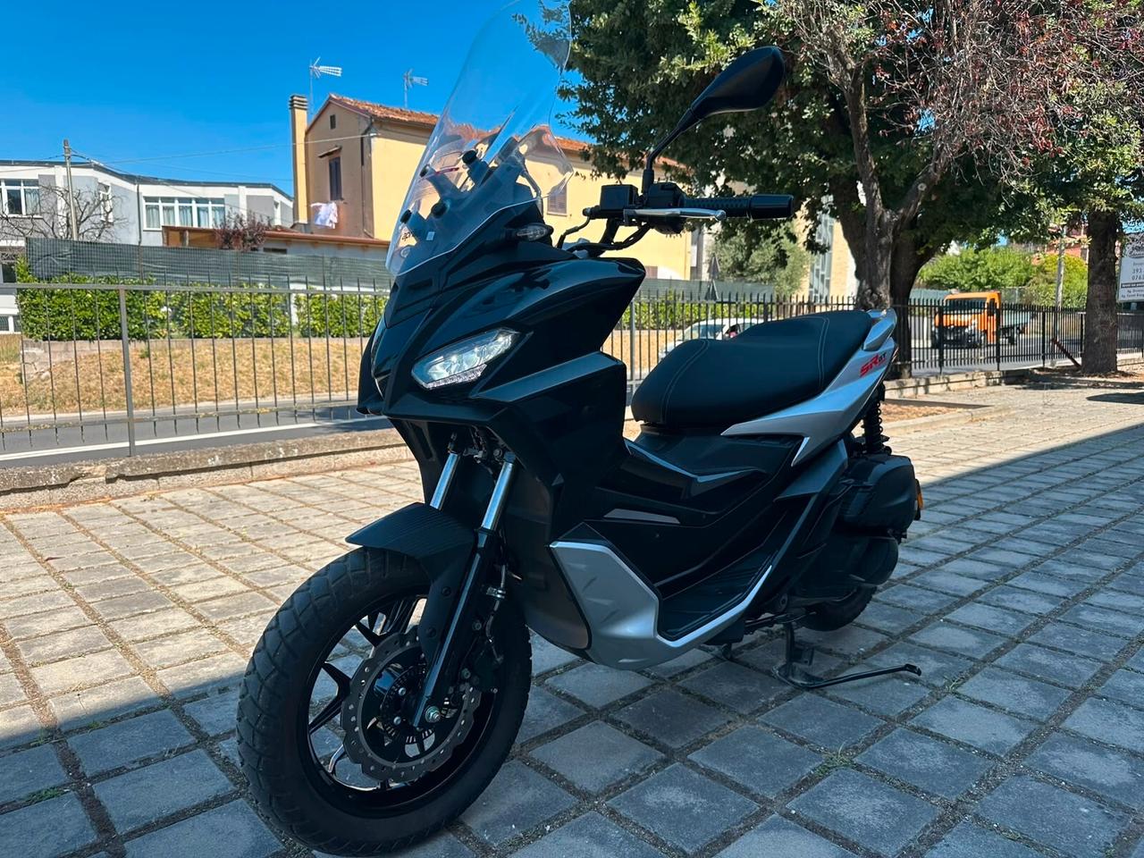 Aprilia SR GT 200